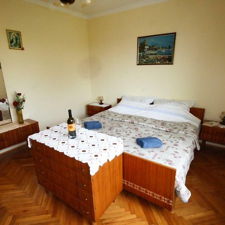 Apartment Persich Pula Buitenkant foto