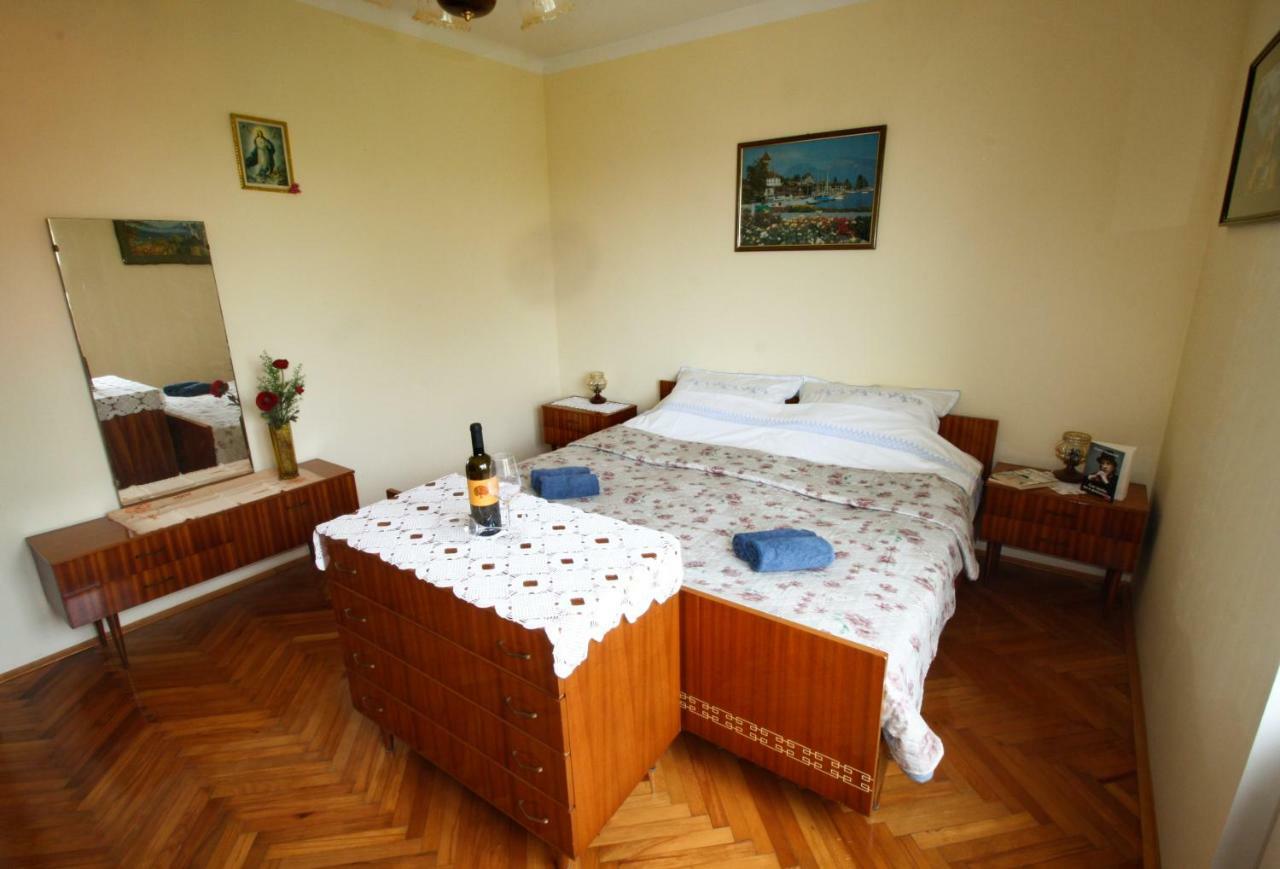 Apartment Persich Pula Buitenkant foto