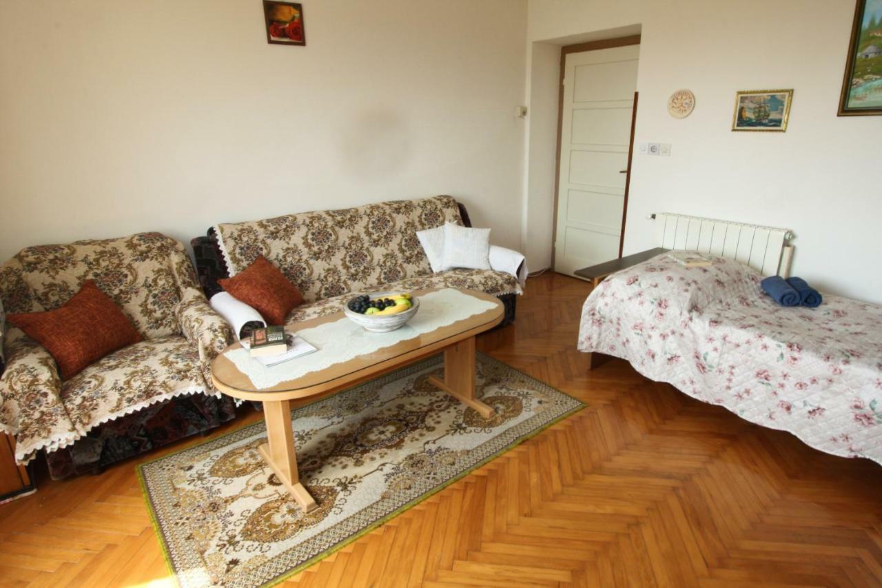 Apartment Persich Pula Buitenkant foto