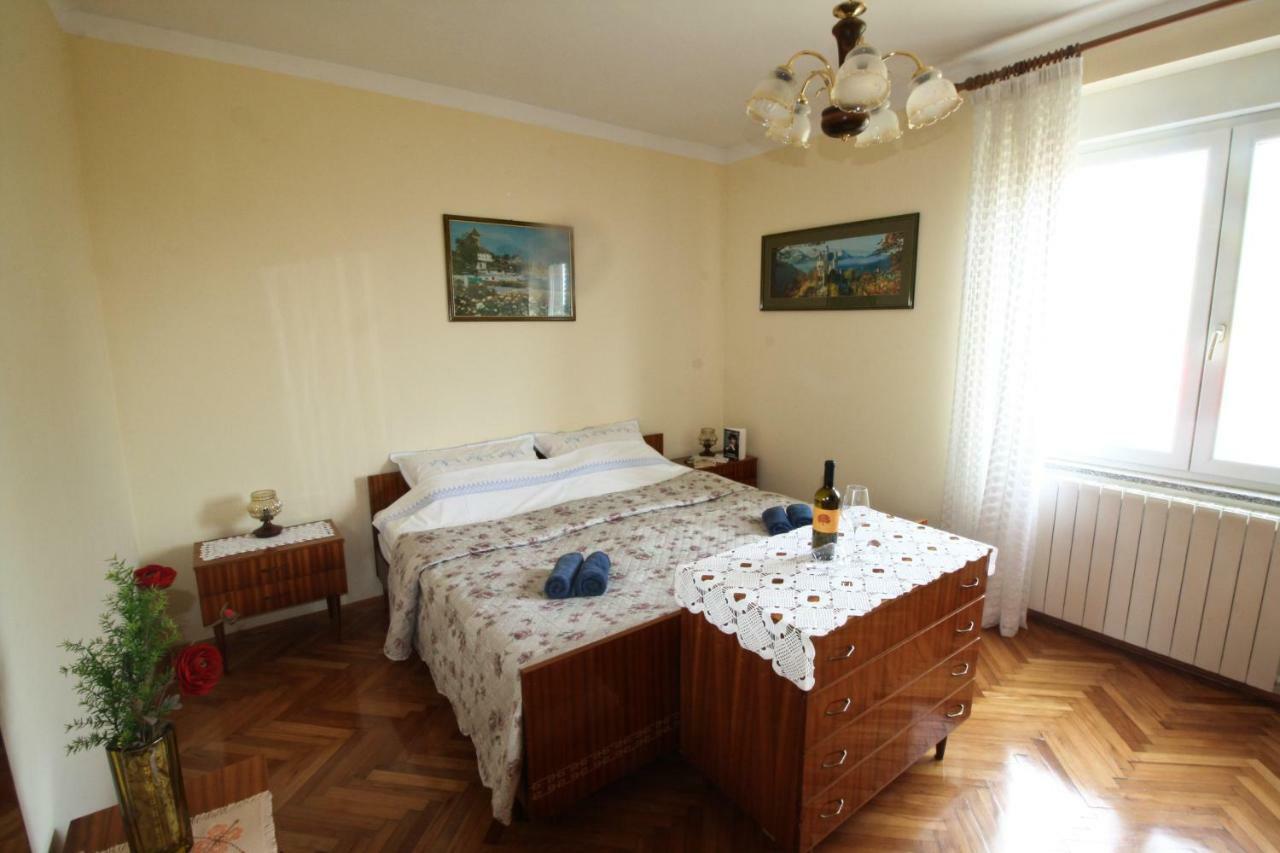 Apartment Persich Pula Buitenkant foto