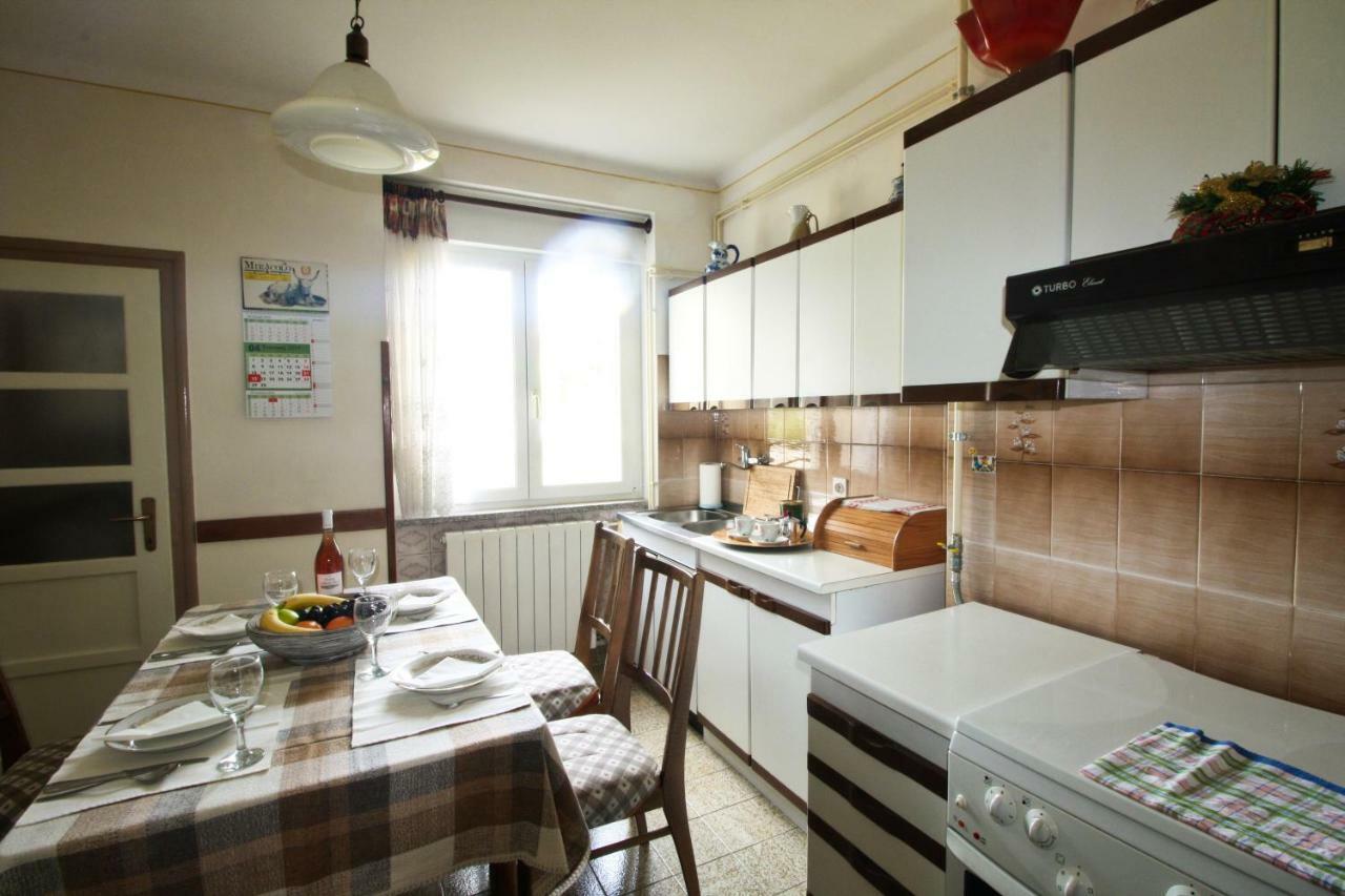 Apartment Persich Pula Buitenkant foto
